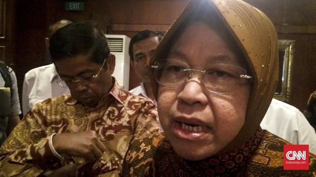 Wali Kota Surabaya Tri Rismaharini meliburkan sekolah selama satu hari demi menghormati korban serangan teroris dan memberi ketenangan kepada para siswa.