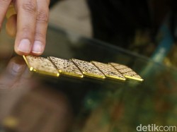 Harga Emas Antam Turun Terus