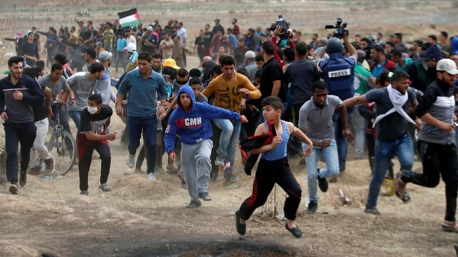 Tentara Israel menembak mati setidaknya 16 warga Palestina saat sedang ikut serta dalam demonstrasi menolak pemindahan Kedubes AS dari Tel Aviv ke Yerusalem.