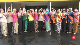VIDEO: Hari Kartini, Polwan Polres Jaktim Berpakaian Adat