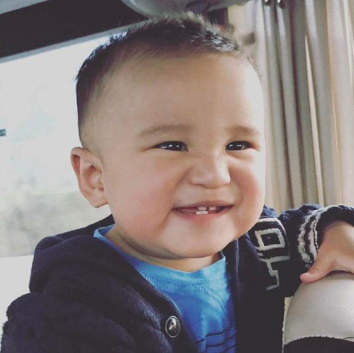 <p>Senyum Owen bisa bikin kita 'meleleh' atau malah gemas sendiri nih, Bun. (Foto: Instagram/ @leosandjaja)</p>