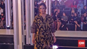 Kala Batik Berpadu Kilau Swarovski