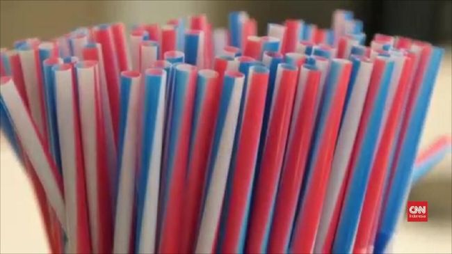 Tak cuma kertas, bambu, atau stainless steel, pasta juga bisa menjadi alternatif bahan sedotan selain plastik.