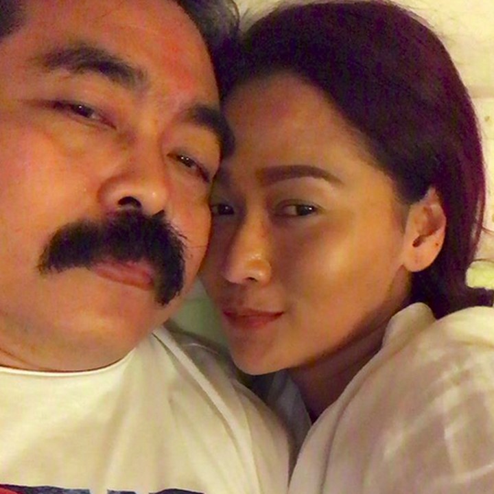 <p>Momen jelang tidur pun dimanfaatkan Inul untuk wefie, he-he-he. (Foto: Instagram/ @inul.d)</p>
