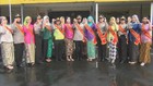 Sambut Hari Kartini, Polwan Bertugas dengan Pakaian Adat