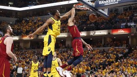 FOTO: Duel Sengit <i>Playoff</i> NBA