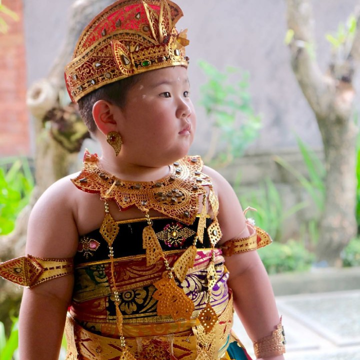 <p>Ini dilakukan untuk memperingati semangat tokoh Kartini yang nggak pernah berhenti bermimpi dan memperjuangkan hak perempuan. (Foto: Instagram/meisketenjune)</p>