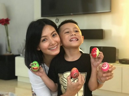 Momen-momen Manis Susan Bachtiar Bersama si Kecil