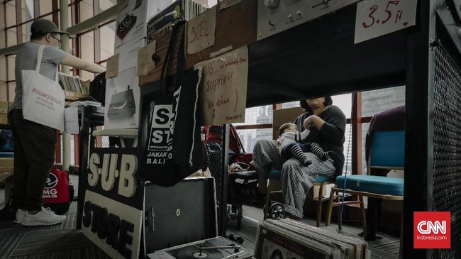 FOTO: Bernostalgia dengan Rekaman Fisik di Record Store Day