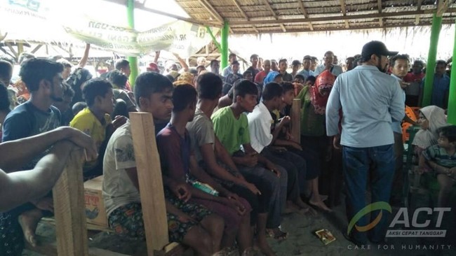 Penyelidik HAM PBB mendesak Bangladesh membatalkan pemulangan ratusan ribu pengungsi Rohingya ke Rakhine karena ancaman pembantaian masih mengintai mereka.