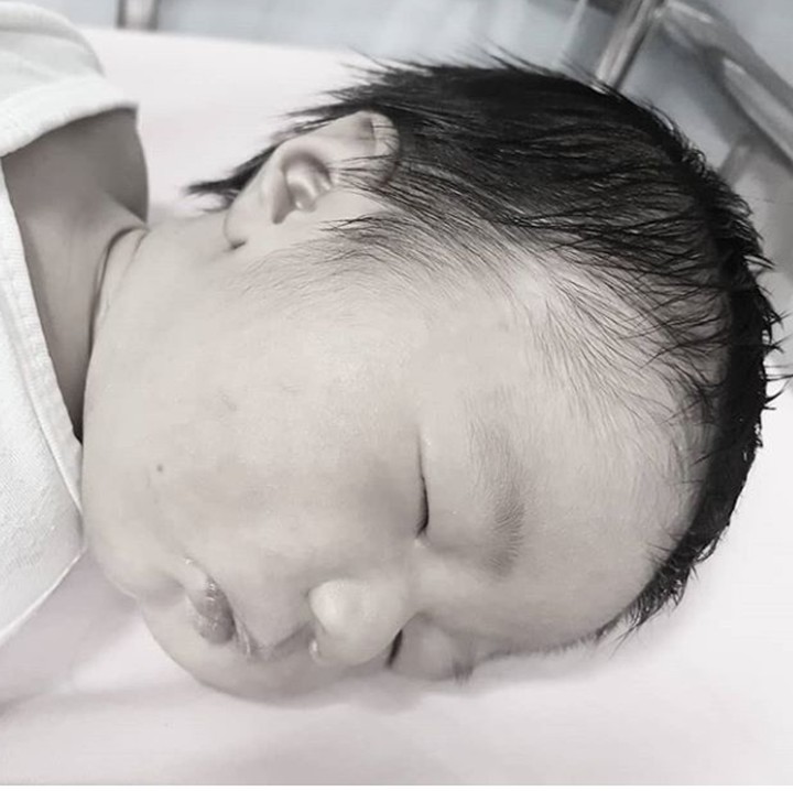 Lihat pipi bayi yang akrab disapa Uti ini, Bun, gembil banget ya. Lucunya... (Foto: Instagram @kinosnoski)