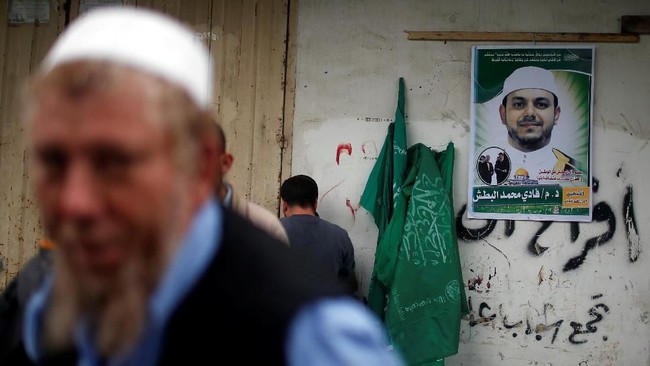 Israel menganggap Fadi al-Batsh berbahaya karena menguasai keahlian di bidang elektronika dan dituduh terlibat pengembangan tingkat ketepatan roket Hamas.