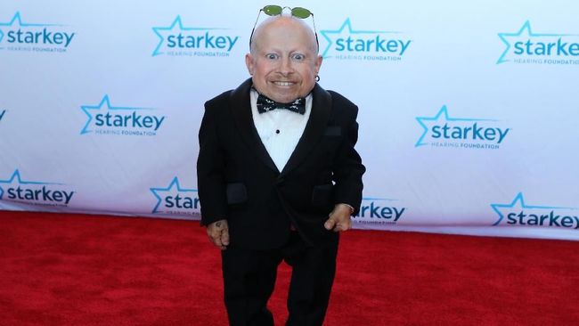 Verne Troyer, aktor mungil yang muncul sebagai Mini-Me di serial film 'Austin Powers,' meninggal di usia 49 tahun pada Sabtu (22/4).