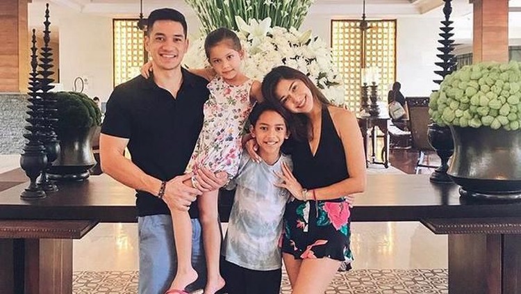 Daripada tinggal di Ibu Kota Jakarta, artis-artis cantik ini memilih tinggal di Bali.