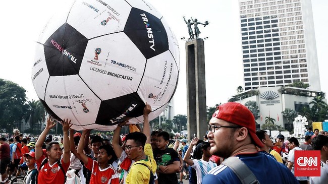 FOTO : Aksi Menggiring Bola Sambut Piala Dunia 2018