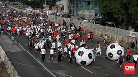 FOTO : Aksi Menggiring Bola Sambut Piala Dunia 2018