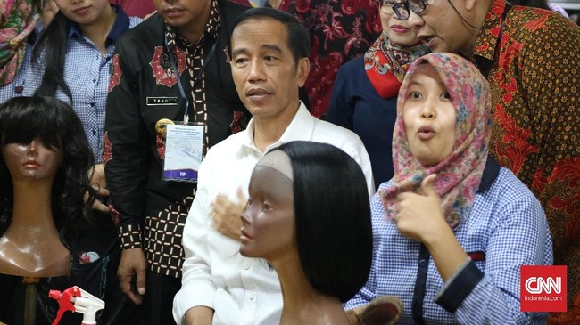 Jokowi mengatakan doa ulama ikut membuat ekonomi Indonesia sampai saat ini masih stabil di atas 5 persen.