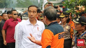 Cerita Warga Banjarnegara Tinggalkan Toko Demi Lihat Jokowi