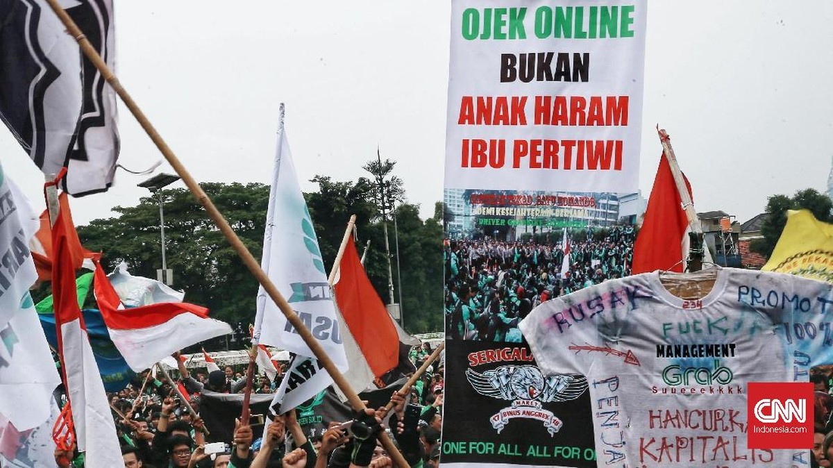 FOTO: Demo Ojek Online di Gedung DPR/MPR