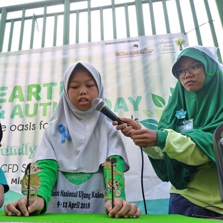 <p>Kegiatan lainnya adalah pagelaran wayang mini tentang Bumi.</p>