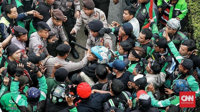 Rusuh Debt Collector vs Ojol di Yogya, Garda Lapor Kapolri Gabungan Aksi Roda Dua (Garda) menjelaskan pihaknya sudah menyampaikan informasi bentrok kepada Kapolri dan meminta kepolisian meredam situasi.