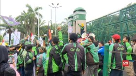 VIDEO: Demo Ojek Online Sampaikan 3 Tuntutan