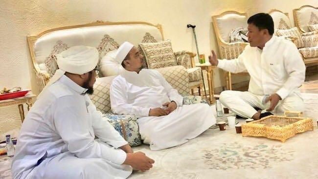 Rizieq Sihab menyampaikan pesan kepada politikus PDIP Erwin Moeslimin Singajuru agar PDIP tidak menjadi partai anti Islam dan ulama serta tidak mendukung PKI.