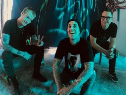 Chord Gitar Lagu Blink-182 Tahun 2000-an (First Date, Feeling This, I Miss You )