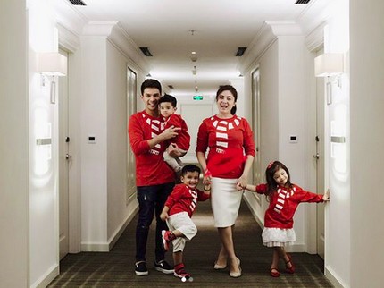 Impian Istri Jonathan Frizzy tentang Masa Depan Ketiga Anaknya