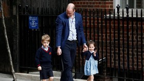 Putri Charlotte Pakai Baju 'Lungsuran' dari Pangeran George
