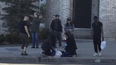 FOTO: Buntut Serangan Mobil Mematikan di Toronto Kengerian buntut serangan penabrakan mobil yang menewaskan 10 orang di Toronto, Kanada, terekam dalam rangkaian foto.