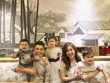 Alasan Istri Jonathan Frizzy Ingin Anak Pindah Sekolah