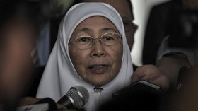 Wan Azizah Bakal Jadi PM Malaysia Jika Mahathir Resmi Mundur