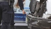 FOTO: Buntut Serangan Mobil Mematikan di Toronto Kengerian buntut serangan penabrakan mobil yang menewaskan 10 orang di Toronto, Kanada, terekam dalam rangkaian foto.