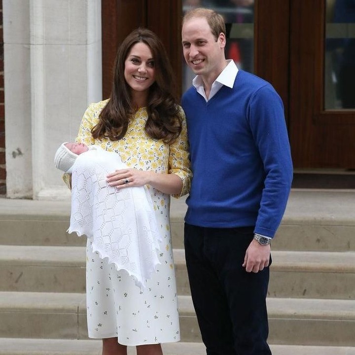 <p>Penampilan Kate Middleton dilengkapi dengan sepasang sepatu <em>mid-height heels</em> berwarna <em>nude</em>. (Foto: Dok. Getty Images)</p>