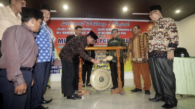 Guru swasta menyampaikan sejumlah masalah kesejahteraan ke calon Gubernur Sumut Edy Rahmayadi  tentang minimnya perhatian pemerintah.
