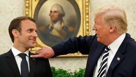 Macron: Trump Tidak Ancam Keluar dari NATO