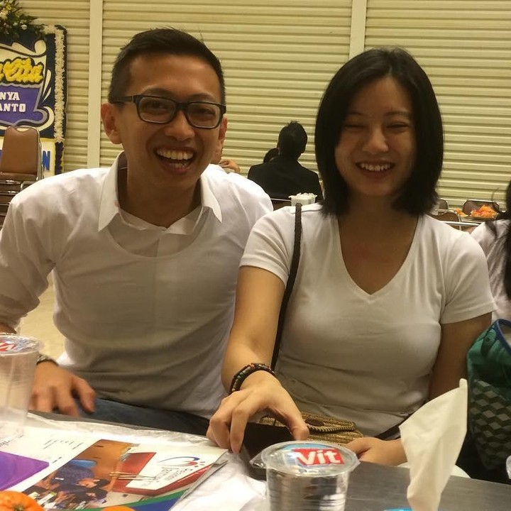 <p>Namun foto yang paling menyita perhatian adalah foto yang diunggah Alfandy pada 2016 lalu. Dalam foto ini, ia tengah reuni bersama personel Trio Kwek Kwek lainnya, yakni Dea Ananda dan Leony.Foto: (Instagram @triokwekkwek)</p>