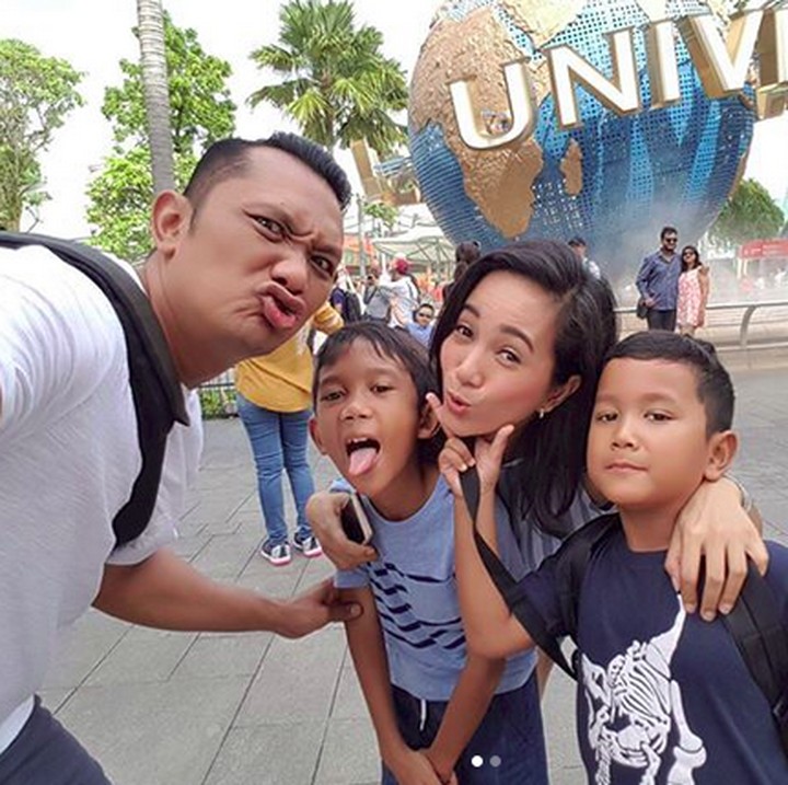 <p>Asyiknya! Begini kebersamaan keluarga Mira Asmara dan suaminya, Ariseno Ridwhan. (Foto: Instagram/ @mira_asmara)  </p>