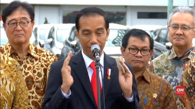 Presiden Joko Widodo optimis ekspor Indonesia bisa lebih kompetitif dengan adanya pelayaran barang rute langsung dari Indonesia ke negara lain.