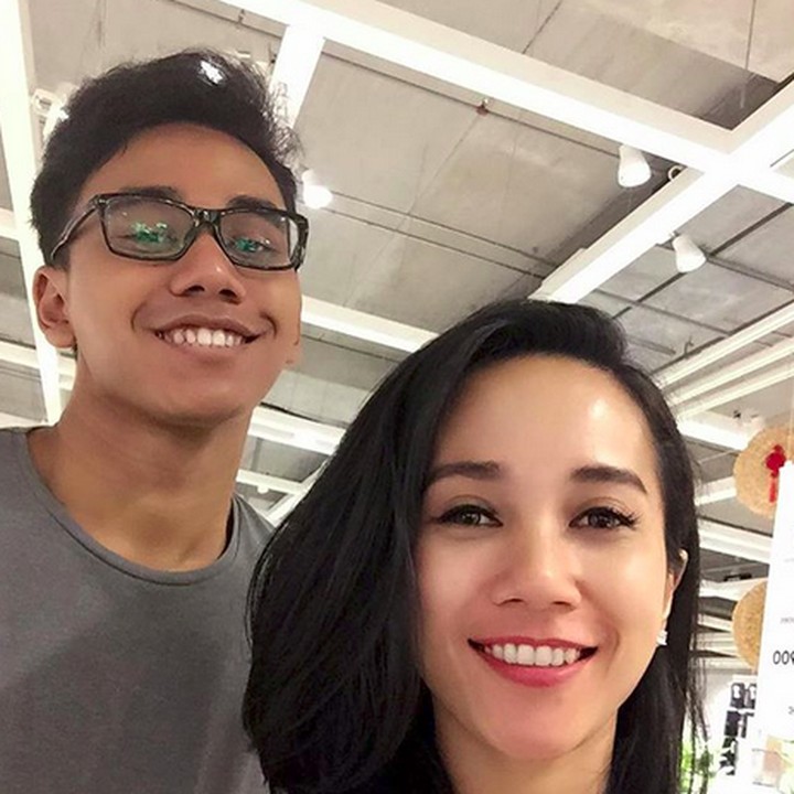 <p>Kalau ini anak Mira dari pernikahan pertamanya, Bun. Namanya Danindra. (Foto: Instagram/ @mira_asmara)  </p>