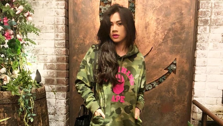 Gaya Stylish Adinda Bakrie