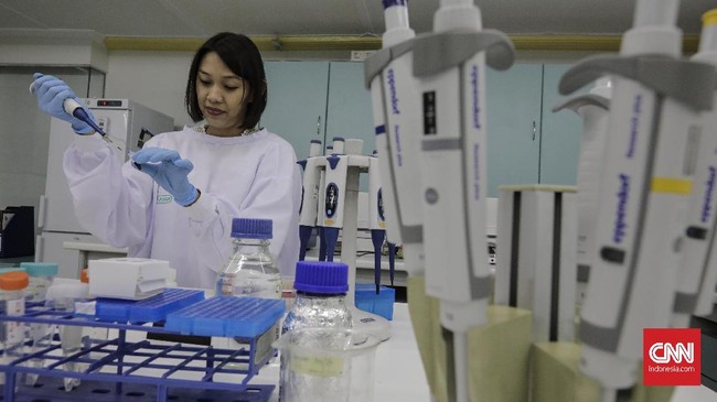 Aktivitas peneliti di laboratorium Pusat Genom Nasional, Lembaga Biologi Molekuker Eijkman. Jakarta, Kamis, 26 April 2018. CNNIndonesia/Adhi Wicaksono.