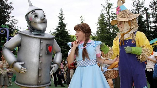 Sutradara serial Watchmen, Nicole Kassell, akan menggarap produksi ulang film legendaris Wizard of Oz di bawah naungan rumah produksi New Line Cinema.