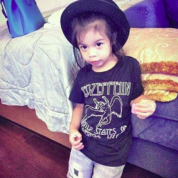 Coba tebak, apa sih yang lagi dilamunin Jizzy? (Foto: Instagram/@jizzypearl)