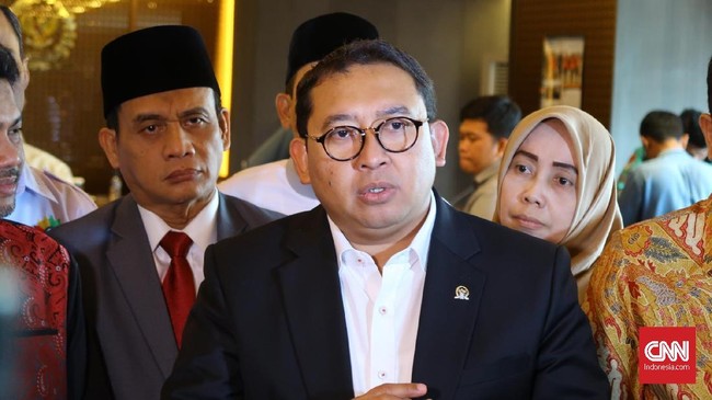 Fadli Zon mengaku tak kaget Ali Ngabalin diangkat jadi Komisaris AP I karena merupakan hadiah dari Jokowi bagi para tim sukses yang berada di lingkarannya.
