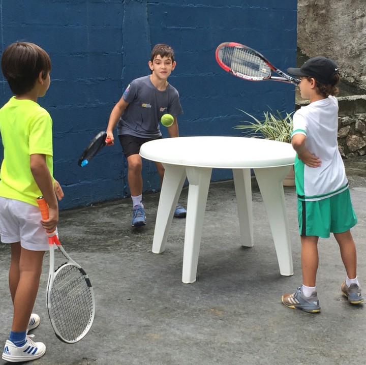 <p>Latihan bareng teman juga seru lho. (Foto: Instagram/enzogfigueiredo)</p>