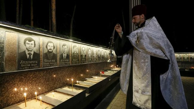 Kesuksesan miniseri di saluran televisi berbayar pun berimbas pada melonjaknya pengunjung kota Chernobyl, Ukraina.