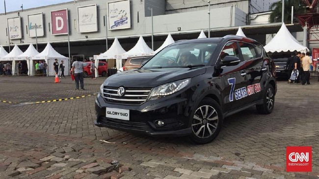 Glory 580 tipe paling bawah disebut-sebut akan menyodorkan pilihan mesin 1.500cc. Namun masih menjadi misteri fitur apa saja yang disuguhkan DFSK.