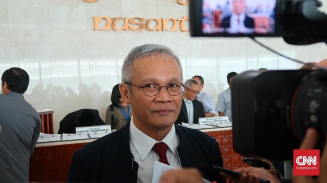PDIP menilai penolakan terhadap gerakan #2019GantiPresiden hal yang wajar karena merupakan reaksi masyarakat yang resah terhadap jargon yang provokatif.